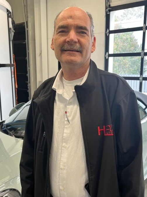 Service Manager Bill Mann in Service at Hi-Line Autohaus