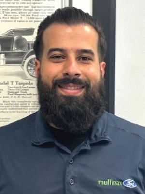 Service Advisor Thomas Cruz in Service at Mullinax Ford West Palm