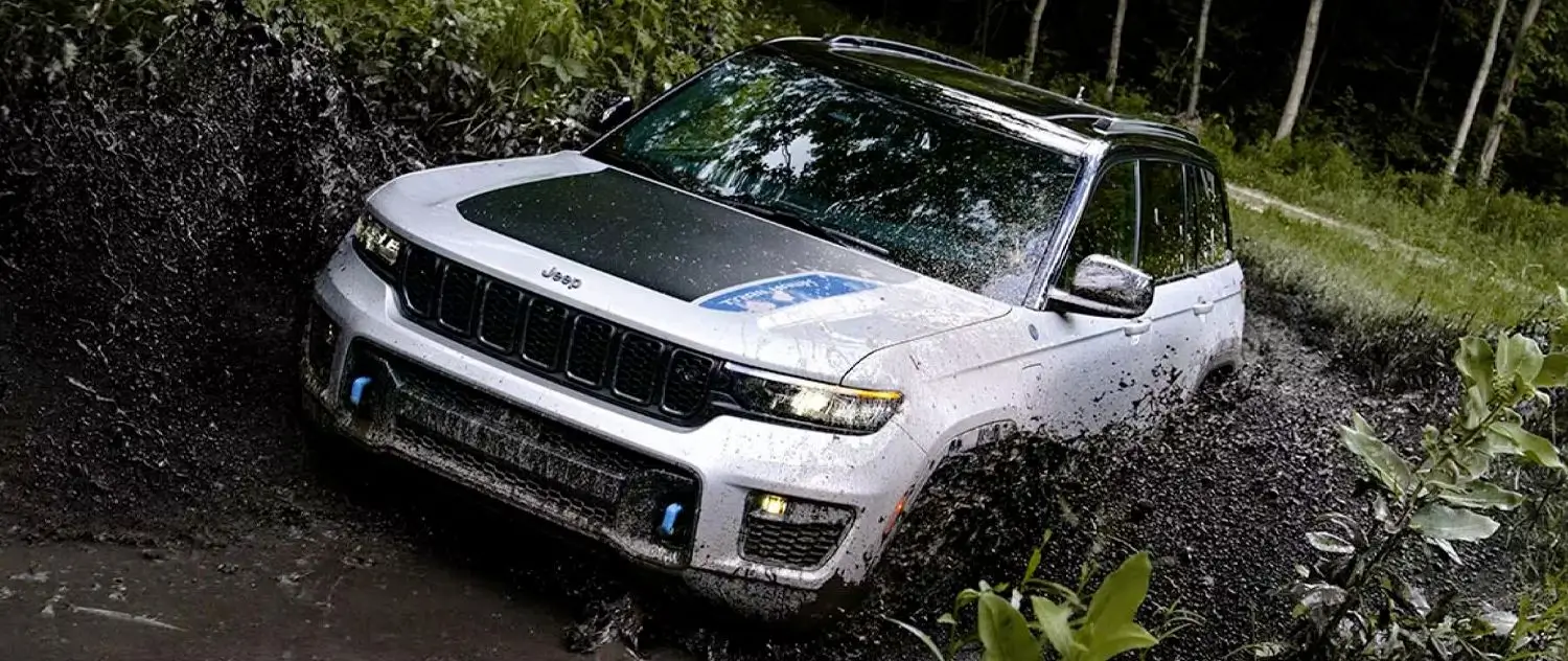 2023 Jeep Grand Cherokee driving through mud