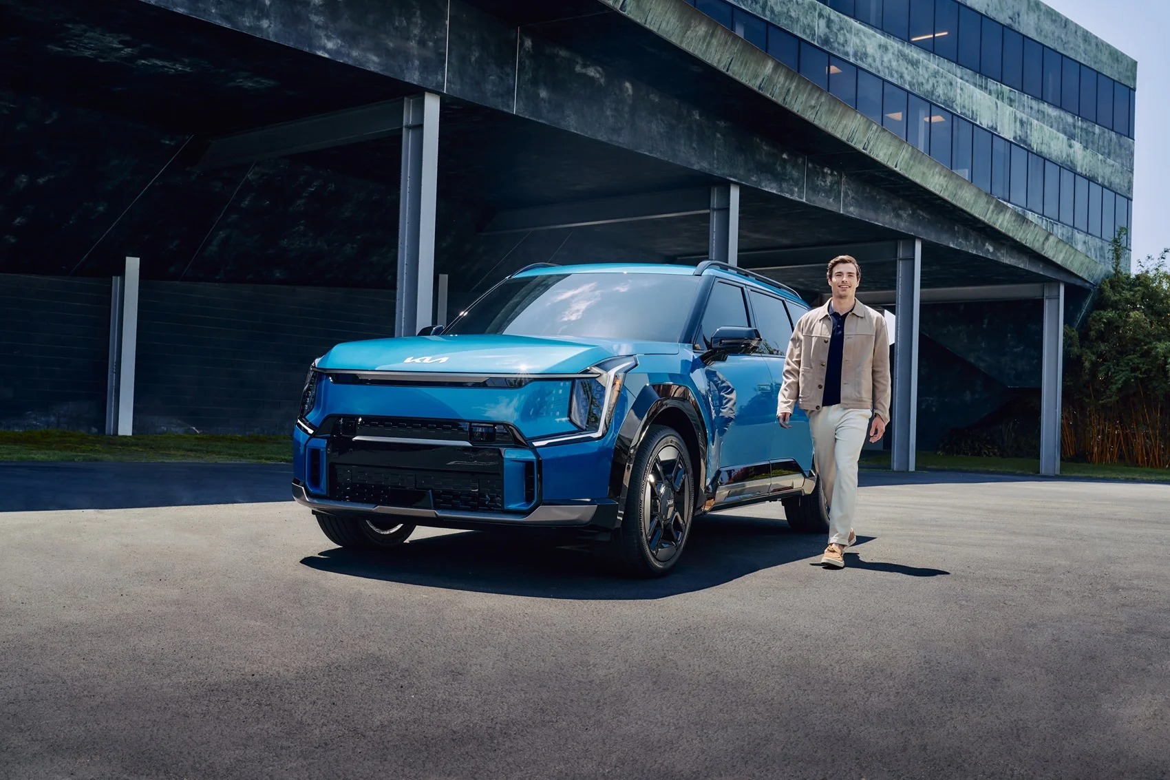 Blue Kia SUV Kenosha WI