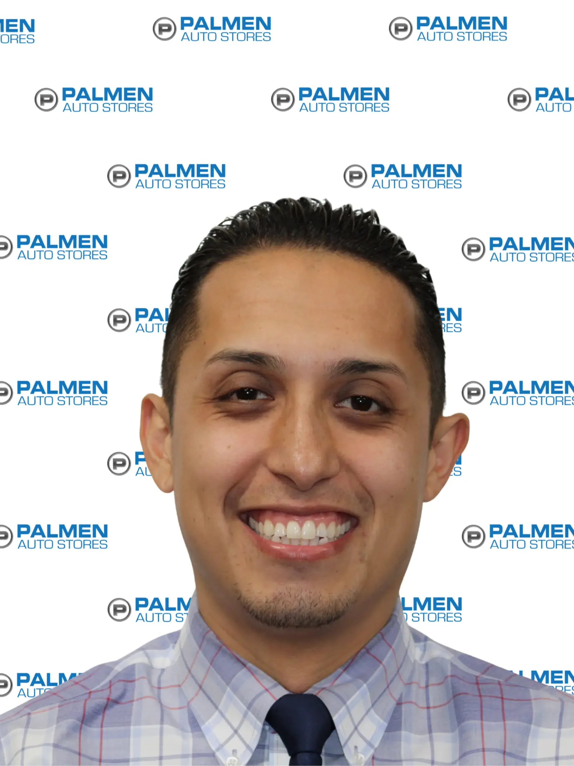 Director de Servicio y Piezas Rigoberto "Rigo" Fuentes in Spanish Speakers at Palmen Kia Of Kenosha