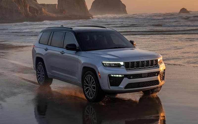 Does the 2026 Jeep Grand Cherokee’s Quadra-Lift Air Suspension Improve Winter Confidence around Highlands Ranch, CO?