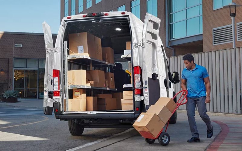 2026RAMProMaster-exterior-02.jpg