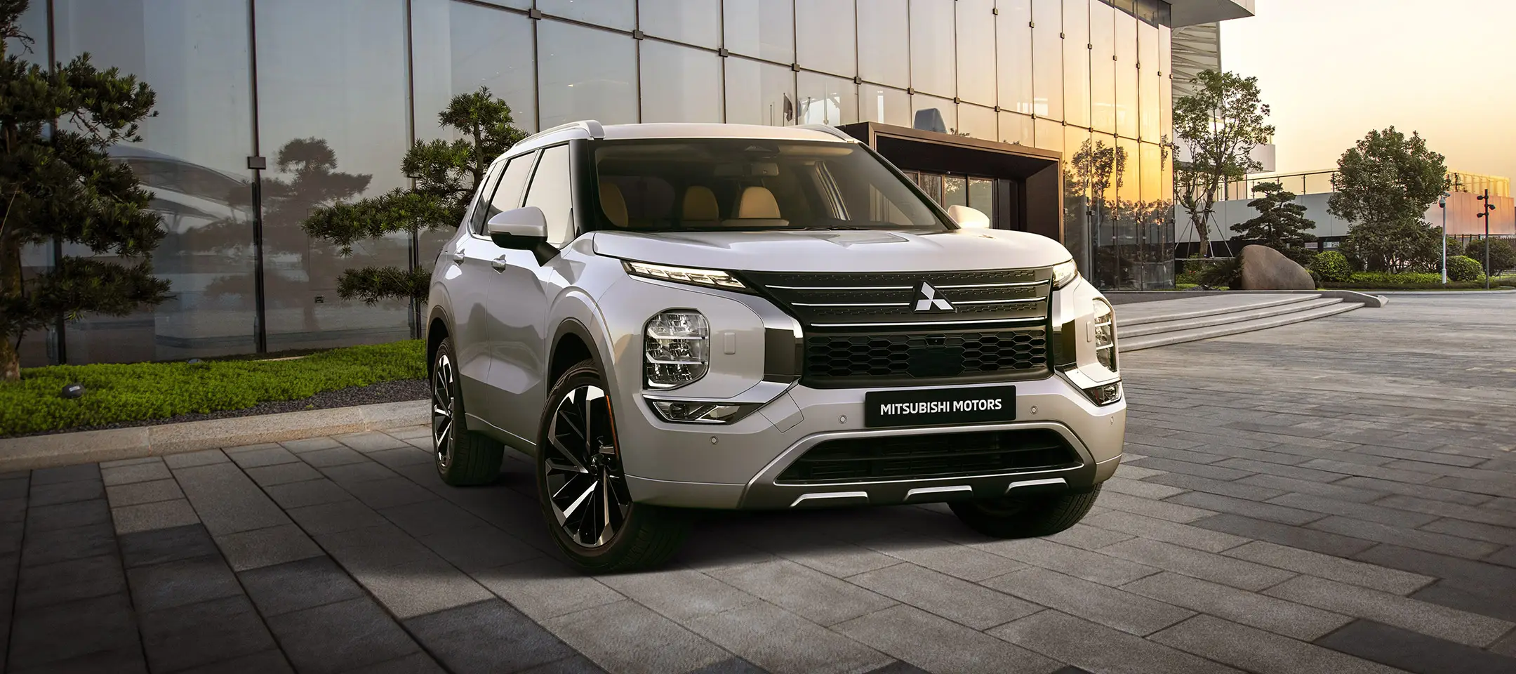 2024 Mitsubishi Confidence White Outlander PHEV