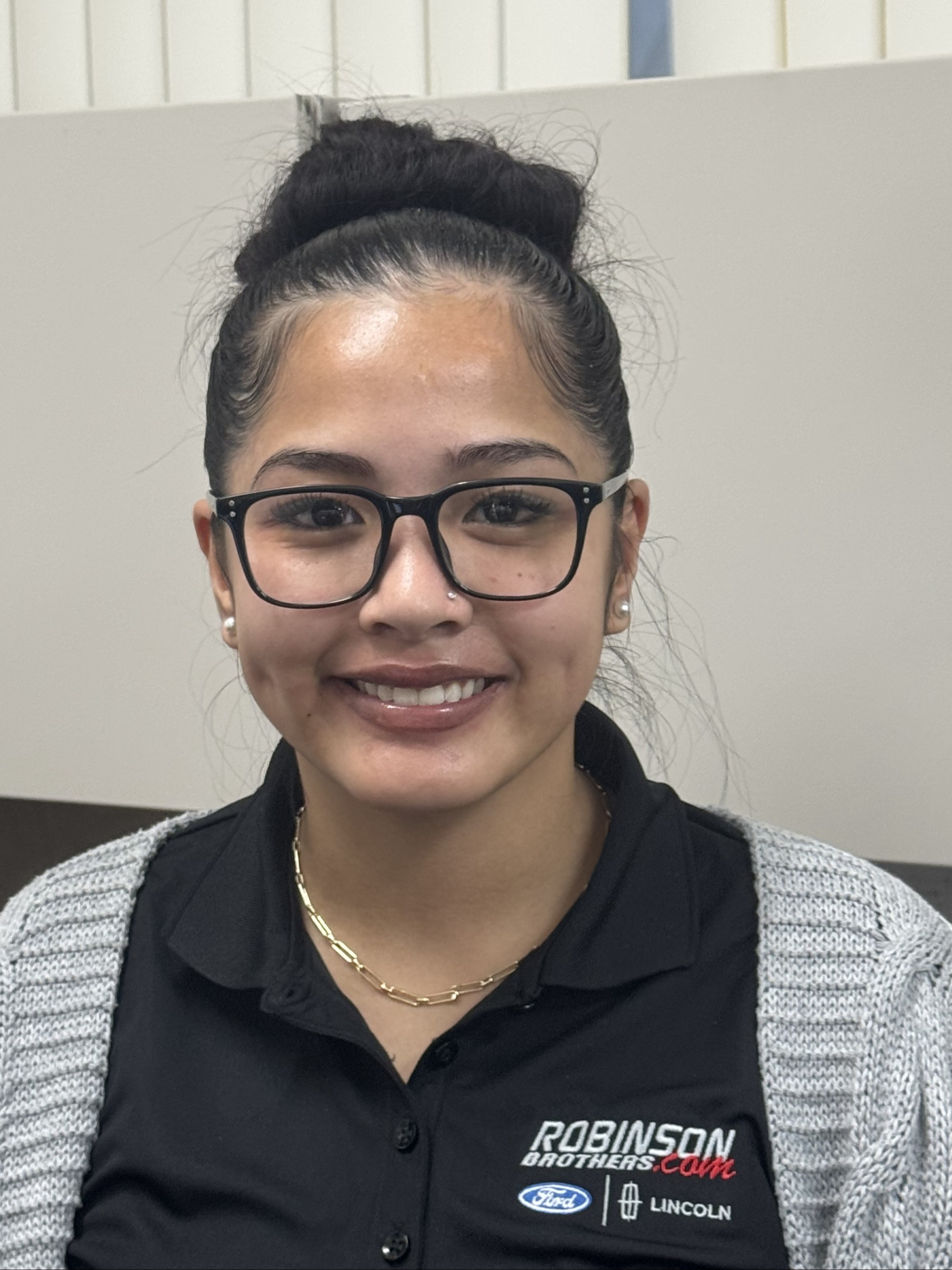 Internet Sales Coordinator Diandra Diaz in Internet Department at Robinson Brothers Ford