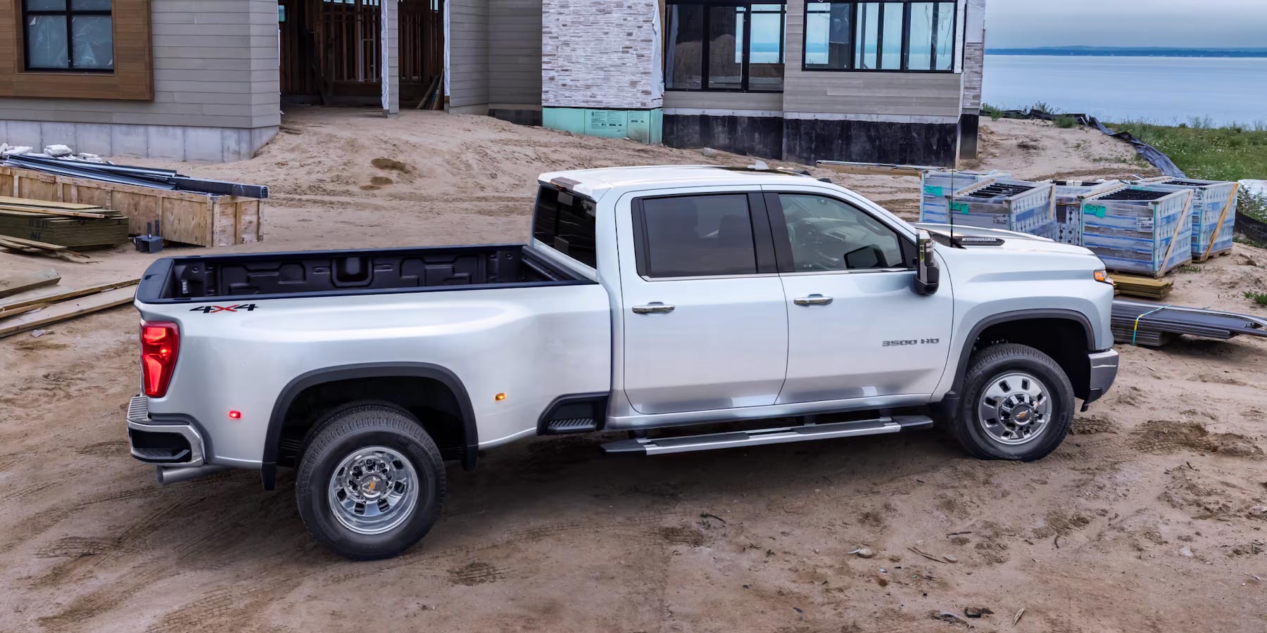 2025 chevrolet silverado 3500 side
